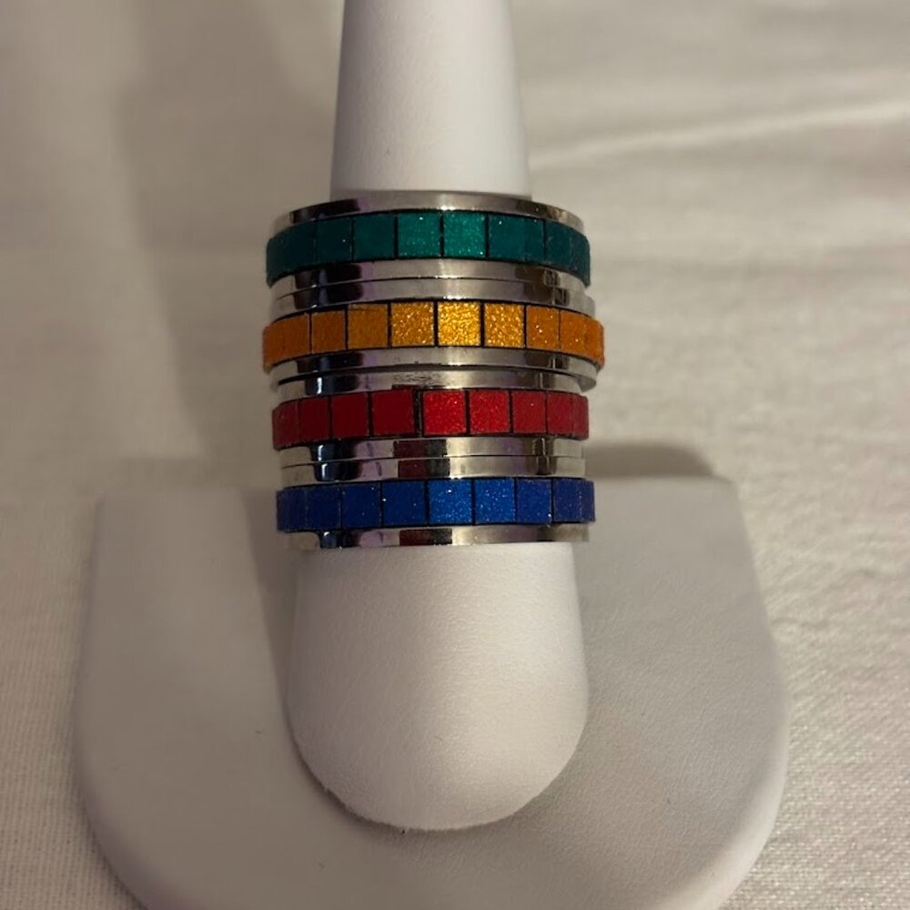 Beautiful set of 4 different Color Rings set in Silver Tone for any occasion - Picture 1 of 16